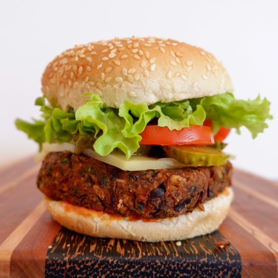 THE ULTIMATE BLACK BEAN BURGER