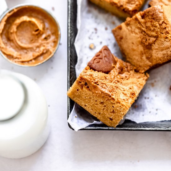 Easy One Bowl Biscoff Blondies