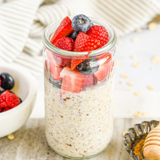 Simple Overnight Oats with Berries