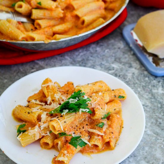 Rigatoni in Creamy Pepper Sauce