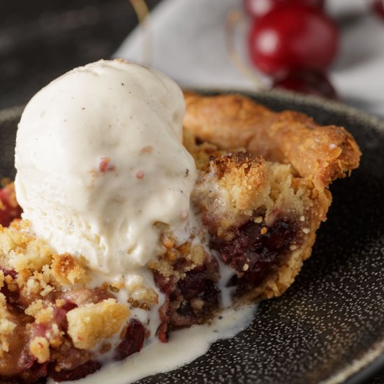 Cherry Pie with Crumb Topping