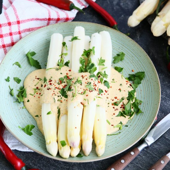 Asparagus w/ Sriracha Hollandaise