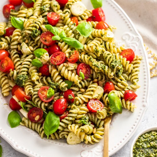 Pesto Caprese Pasta Salad