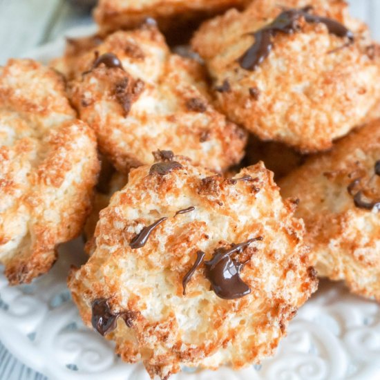 3 Ingredient coconut macaroons