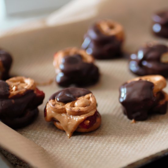 Chocolate Pretzel Bites