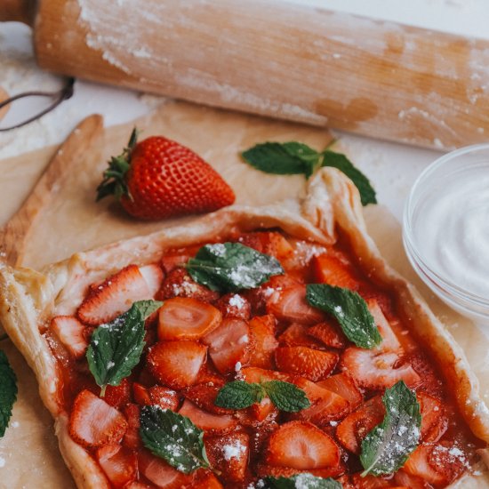 Easy Strawberry Puff Pastry Tart