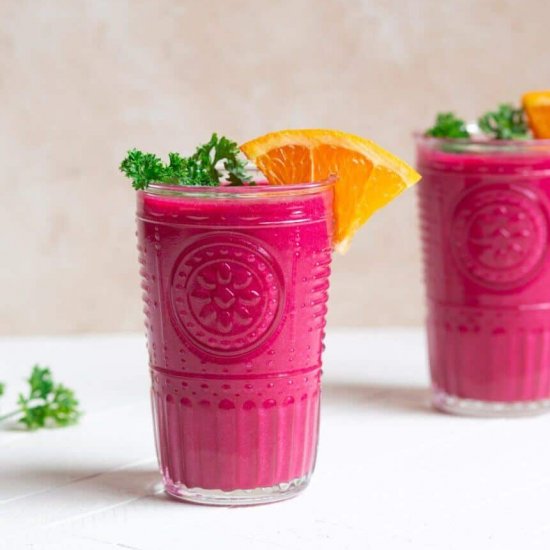 Detoxifying Beet and Berry Smoothie