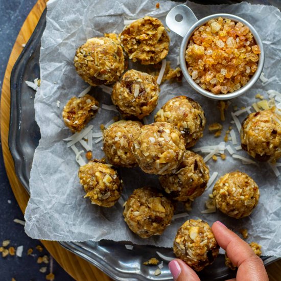 Edible gum ladoos