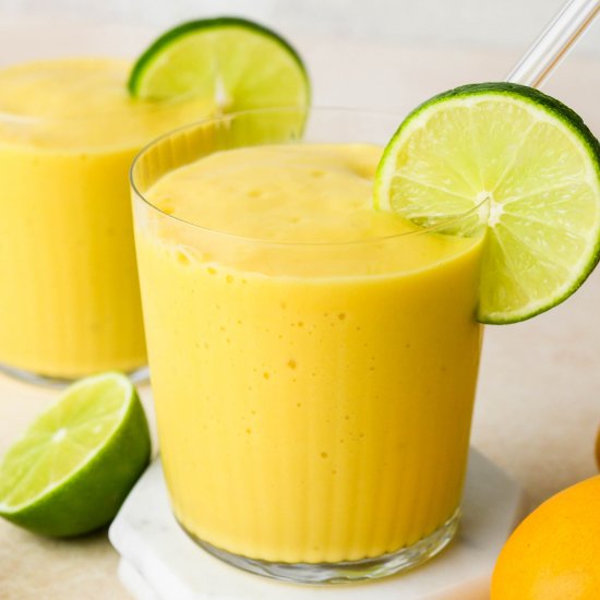 Simple Vegan Mango Smoothiie