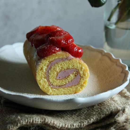 Strawberry roll cake