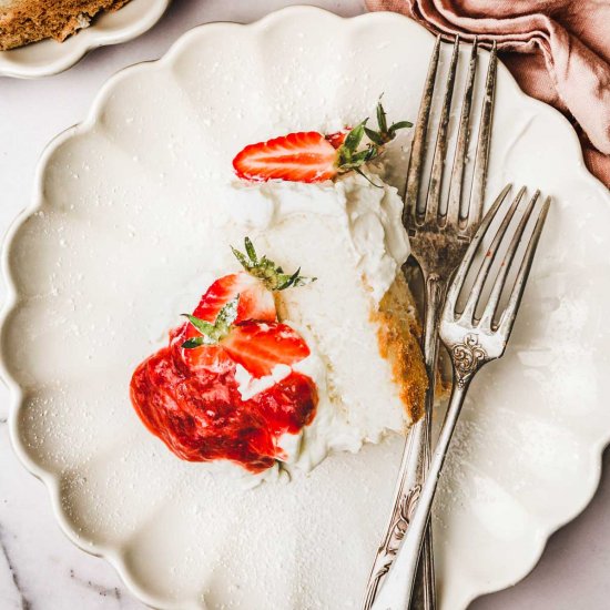 Angel food cake with strawberries