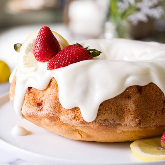 Strawberry Lemon Pound Cake Ring