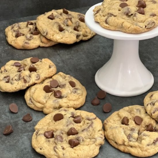 Copy-Crumbl Chocolate Chip Cookies