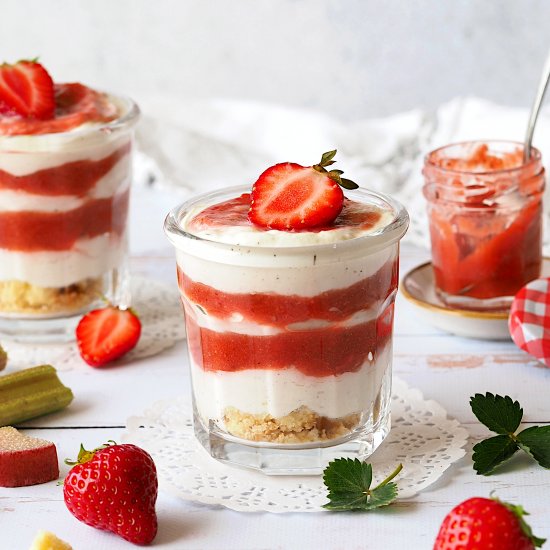 Mousse de yaourt et confit fraises