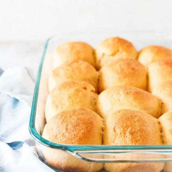 Fluffy Anadama Bread Rolls