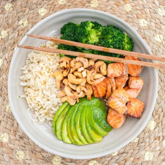 Salmon and cashew rice bowl