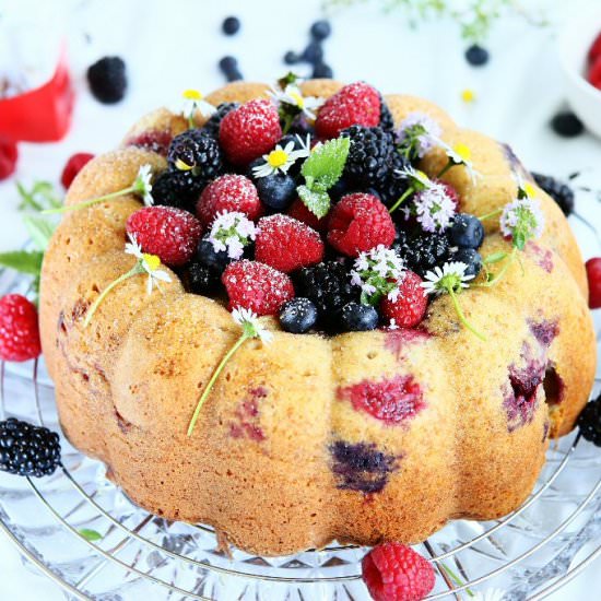 Creme Fraîche Pound Cake w/ Berries