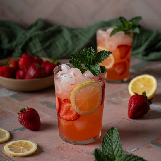 Strawberry Lemonade Vodka Cocktail