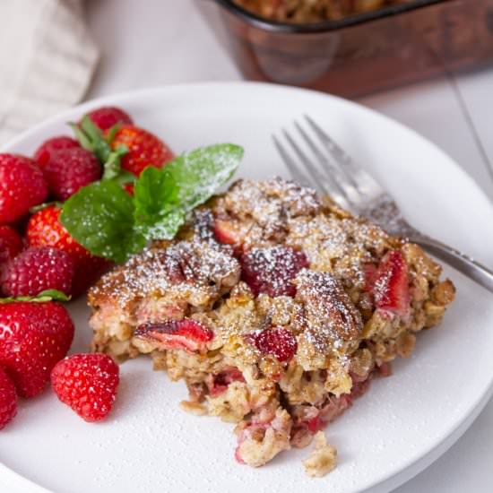 Baked Oatmeal with Berries