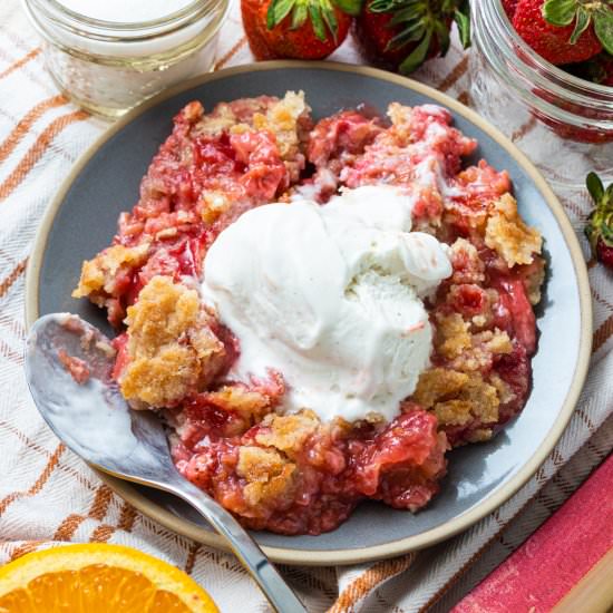 Vegan Strawberry Rhubarb Crumble