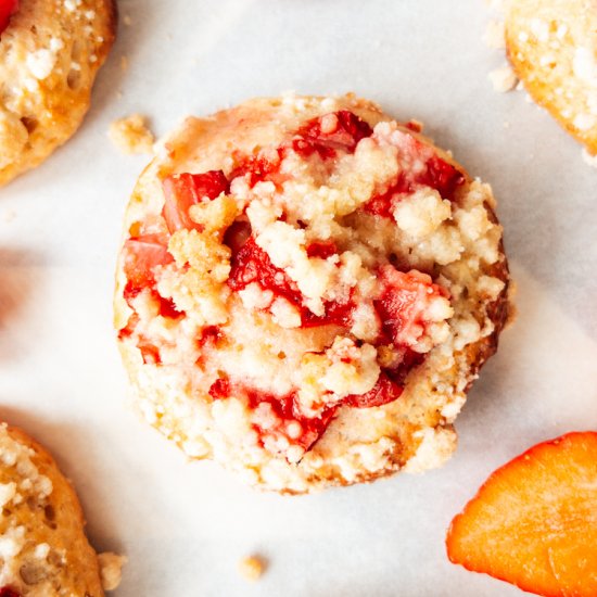 Strawberry Crumble Buns