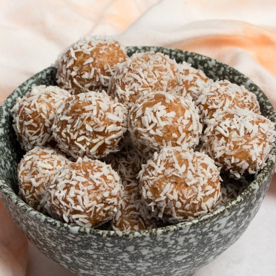 Bolitas de Coco (Coconut Balls)