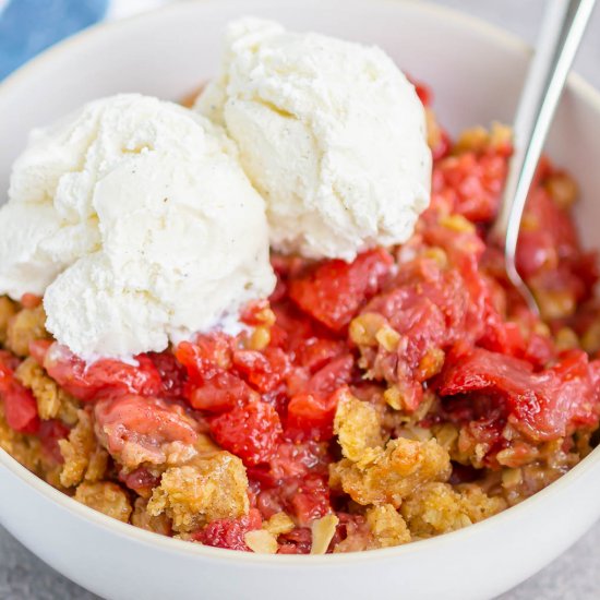 Easy Strawberry Crisp