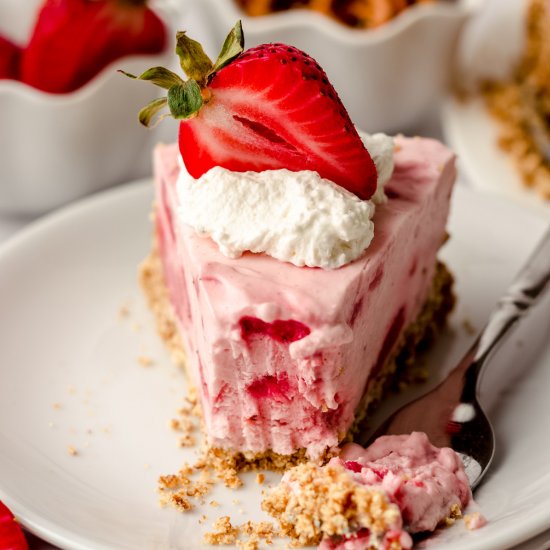 strawberry pretzel pie