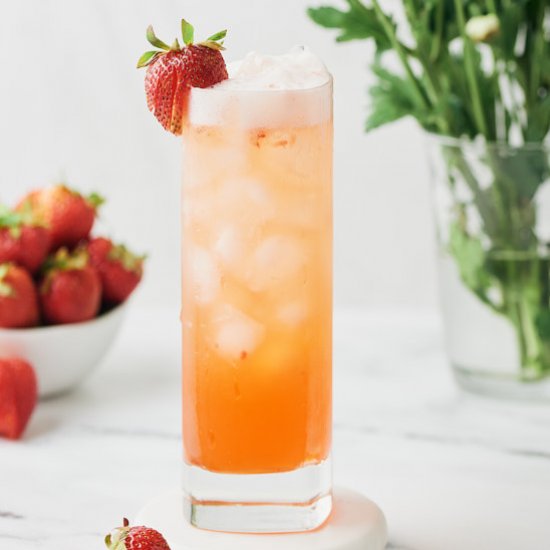 Strawberry Elderflower Gin Fizz