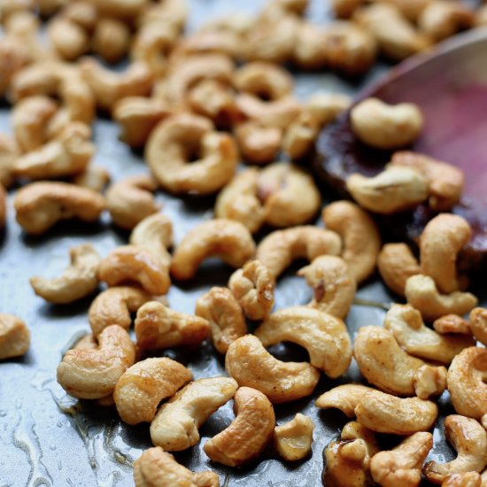 Sweet and Spicy Roasted Cashews