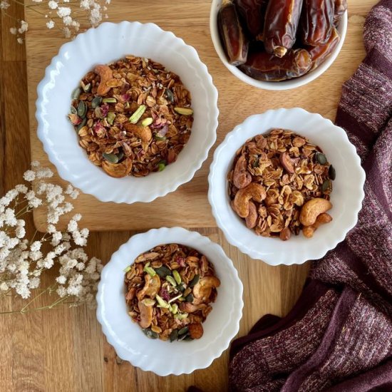 GRANOLA MADE WITH DATE SYRUP