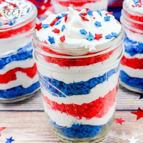 4th of July Cake in a Jar Dessert