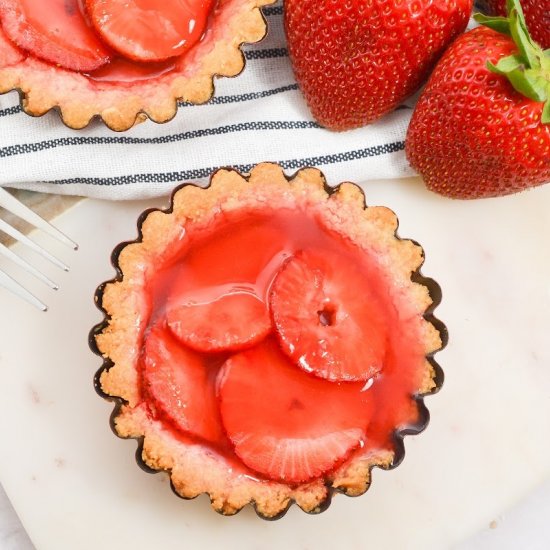 KETO STRAWBERRY MINI PIES