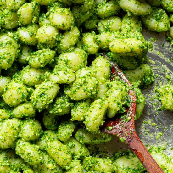 Easy Pesto Gnocchi (in 10 Minutes)!