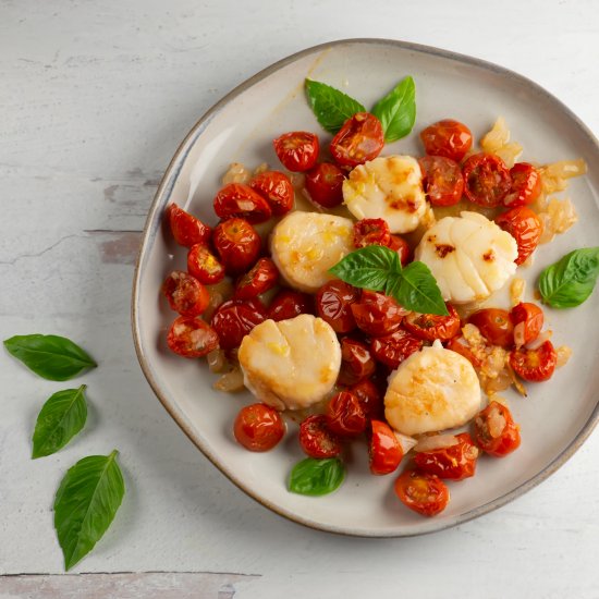 Seared Scallops with Cherry Tomato