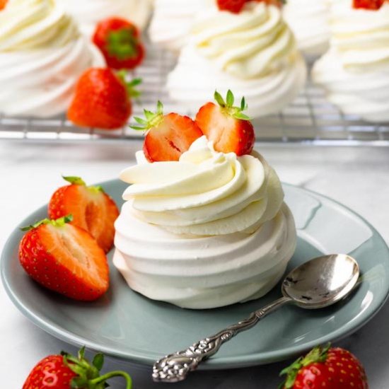 Mini pavlova