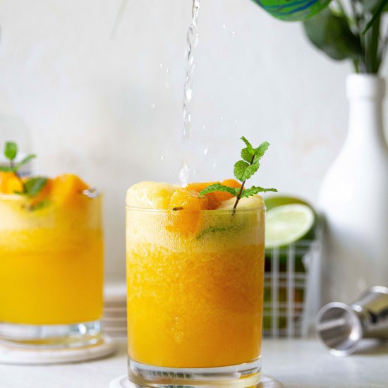 Fizzy Mango Gin Cocktail