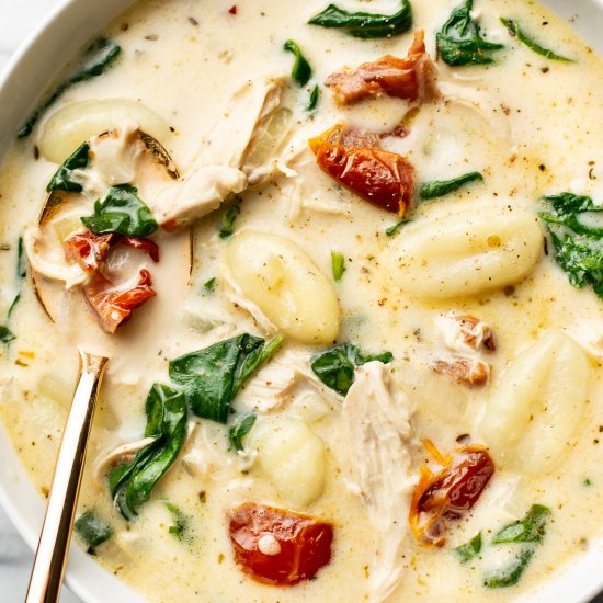 creamy tuscan chicken gnocchi soup