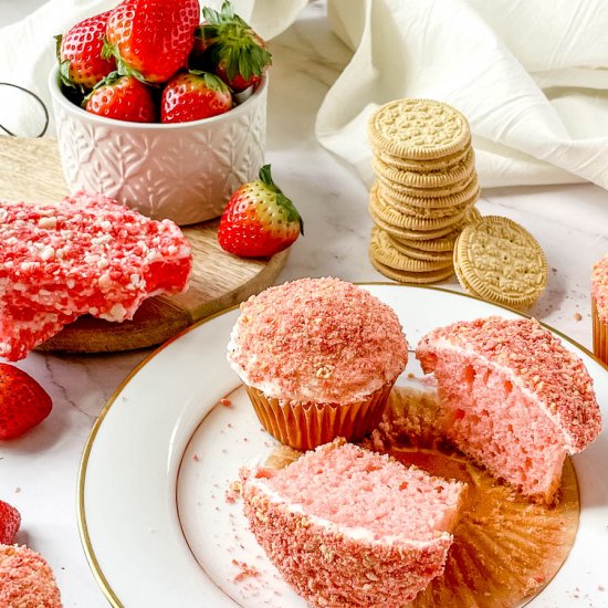 Strawberry Crunch Cupcakes