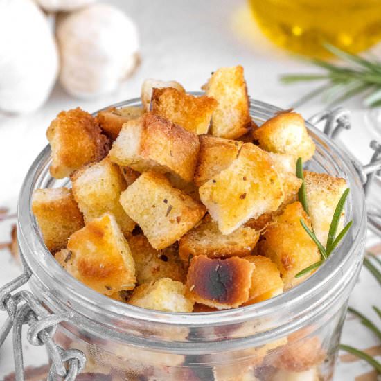 Homemade croutons – Baked + Fried