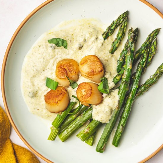 Scallops with Pesto Cream