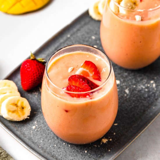 Banana Mango Strawberry Smoothie