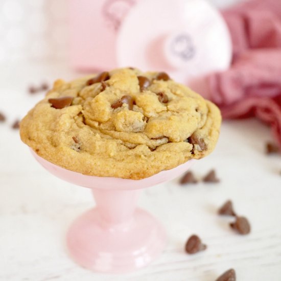 Crumbl Chocolate Chip Cookie