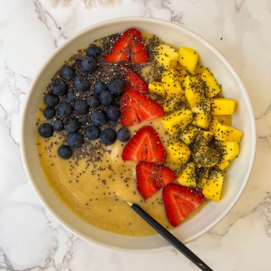 mango smoothie bowl