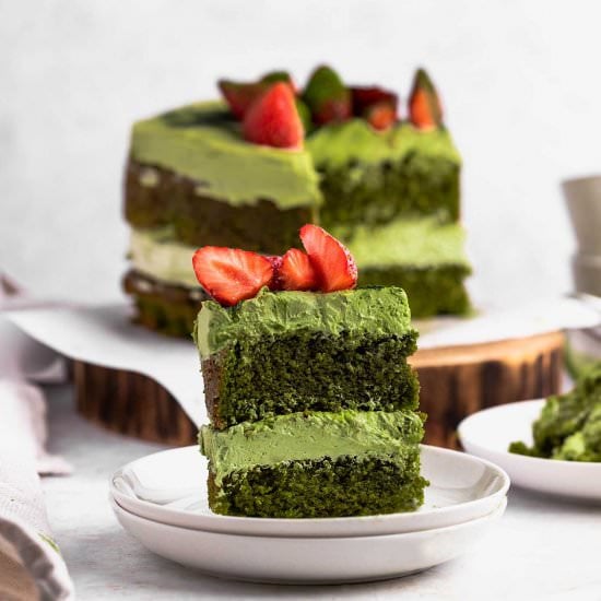 Super Easy Vegan Matcha Cake