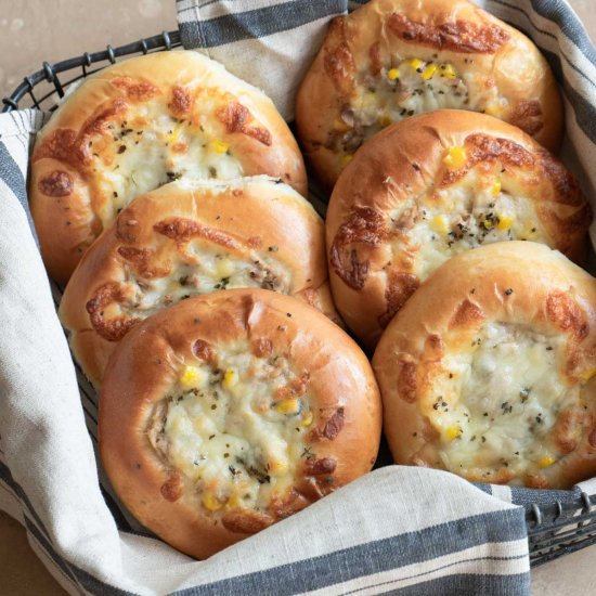 Tuna Bun with Corn and Mozzarella C