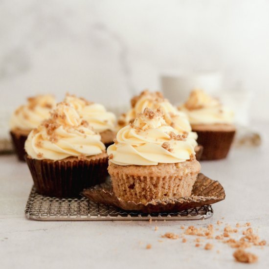 Apple crumble cupcakes