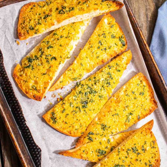 VEGAN GARLIC BREAD