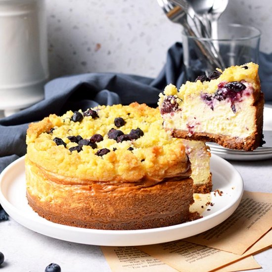 Blueberry Crumble Cheesecake