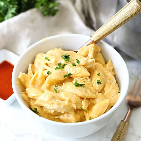 Slow Cooker Buffalo Mac & Cheese